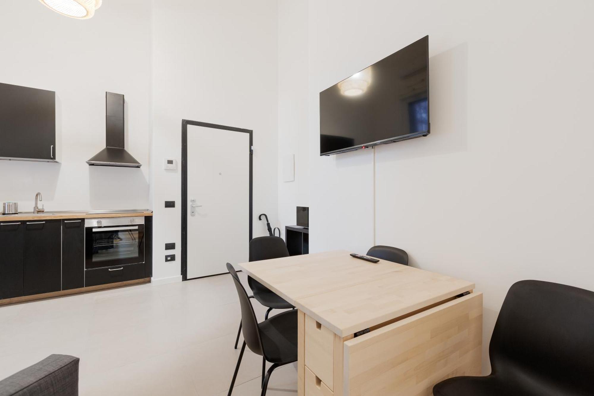 Cozy Corner With Balcony And Private Garage! Daire Milano Dış mekan fotoğraf