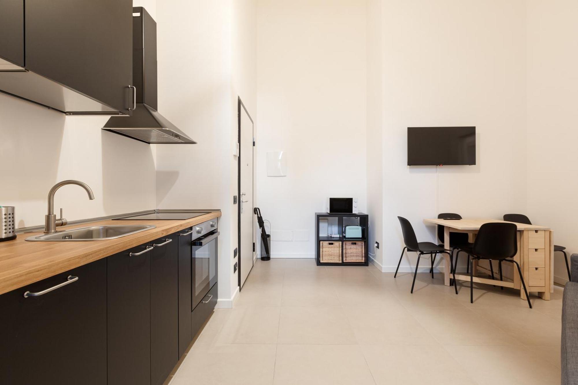 Cozy Corner With Balcony And Private Garage! Daire Milano Dış mekan fotoğraf