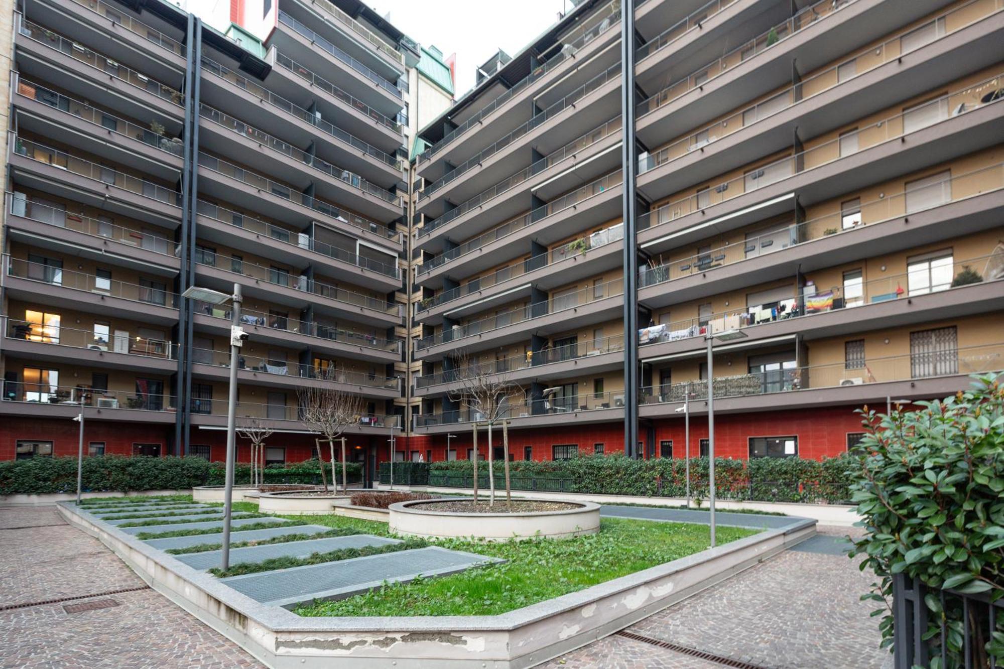 Cozy Corner With Balcony And Private Garage! Daire Milano Dış mekan fotoğraf